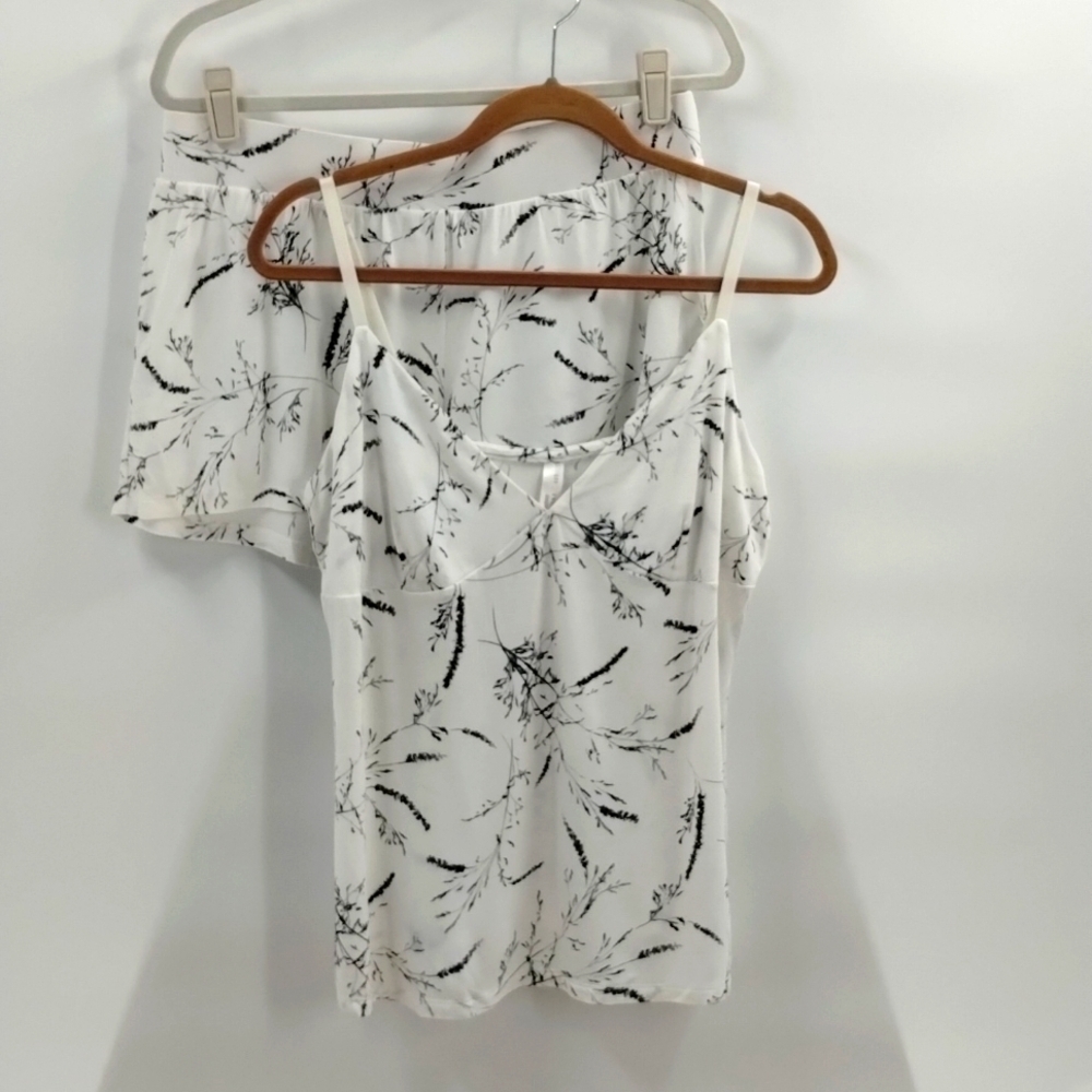 Gilligan O'Malley Sleepwear set white with leaf print large and XL shorts & top